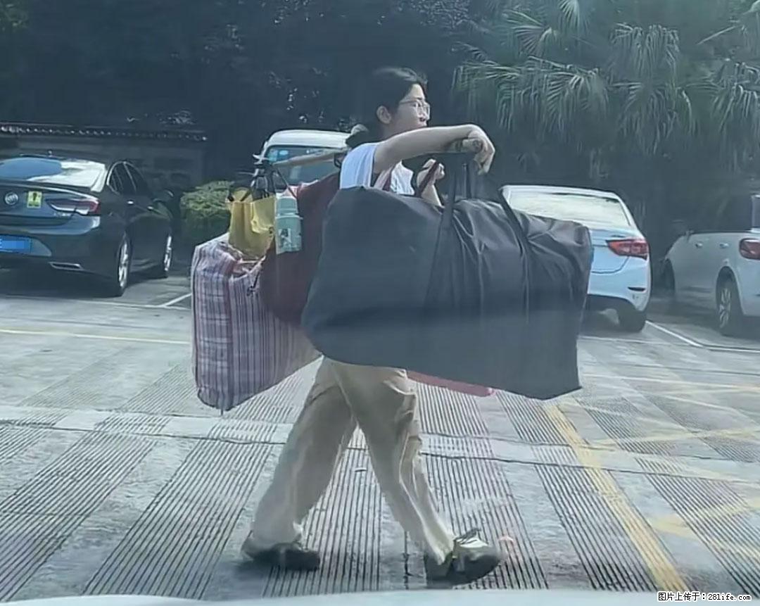 全网追的“扁担女孩”,找了一份暑假工,时薪12元 - 七台河生活资讯 - 七台河28生活网 qth.28life.com