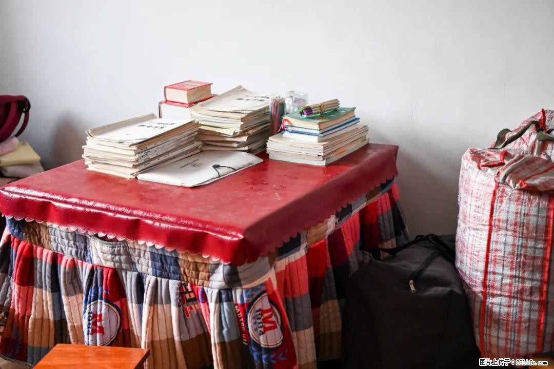 全网追的“扁担女孩”,找了一份暑假工,时薪12元 - 七台河生活资讯 - 七台河28生活网 qth.28life.com